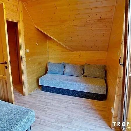 Tropikana Domki, * מיילנו