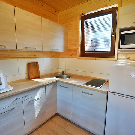 Tropikana Domki, 미엘노